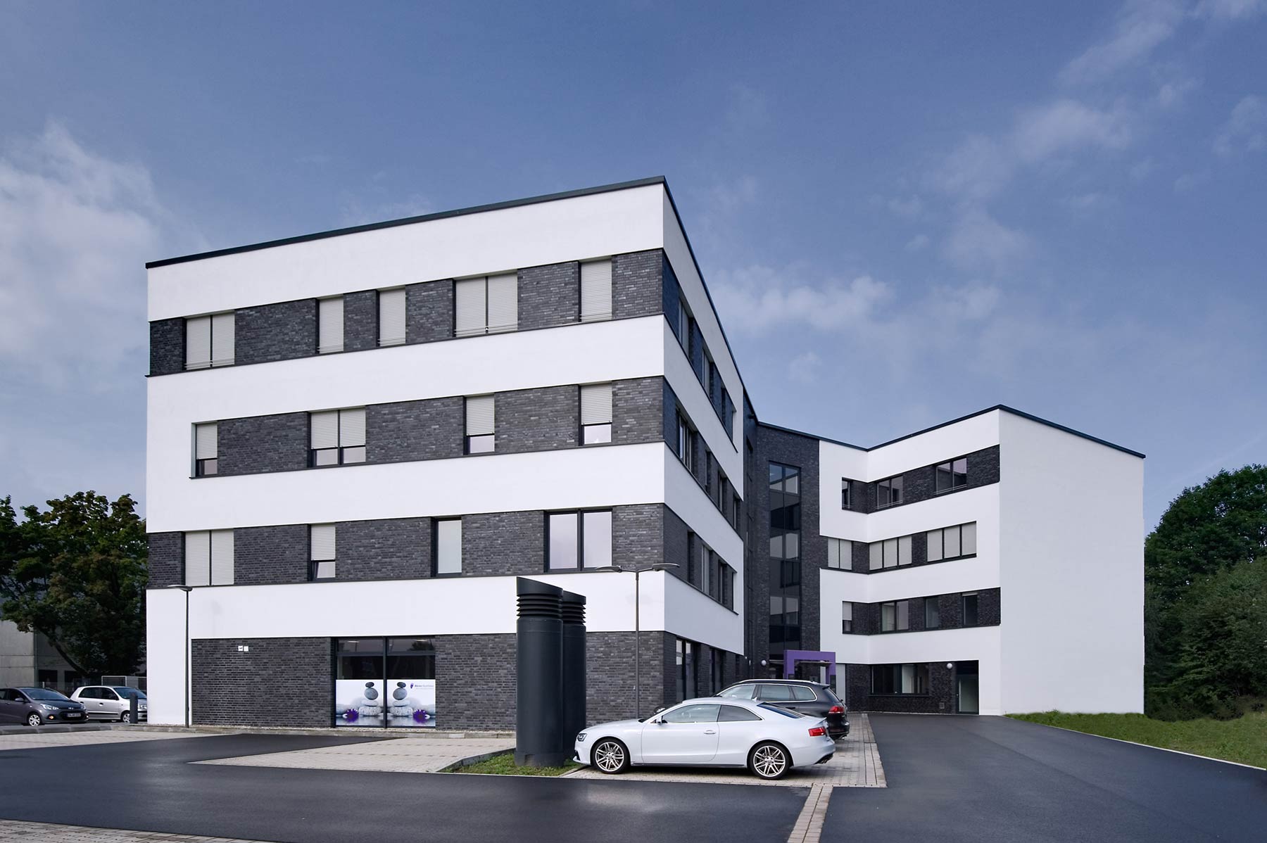 Neubau Gesundheitszentrum Witten Außenansicht Parkplatz