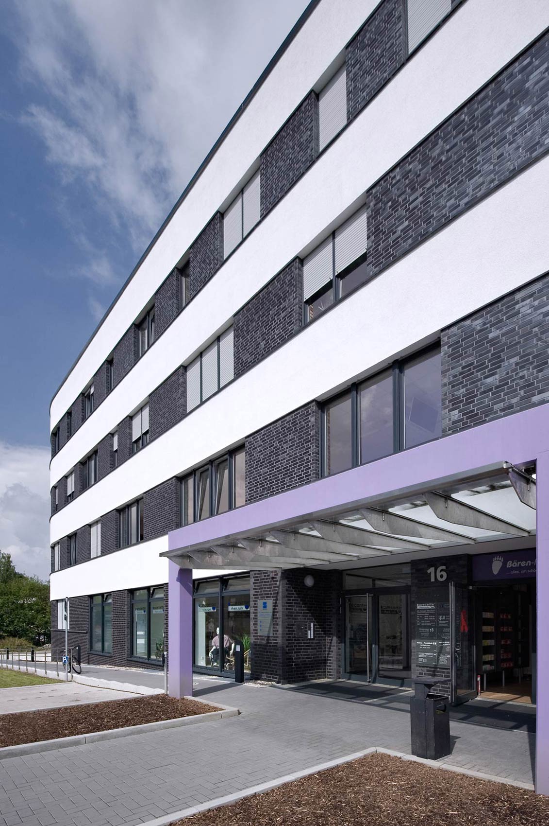 Neubau Gesundheitszentrum Witten Außenansicht Eingang