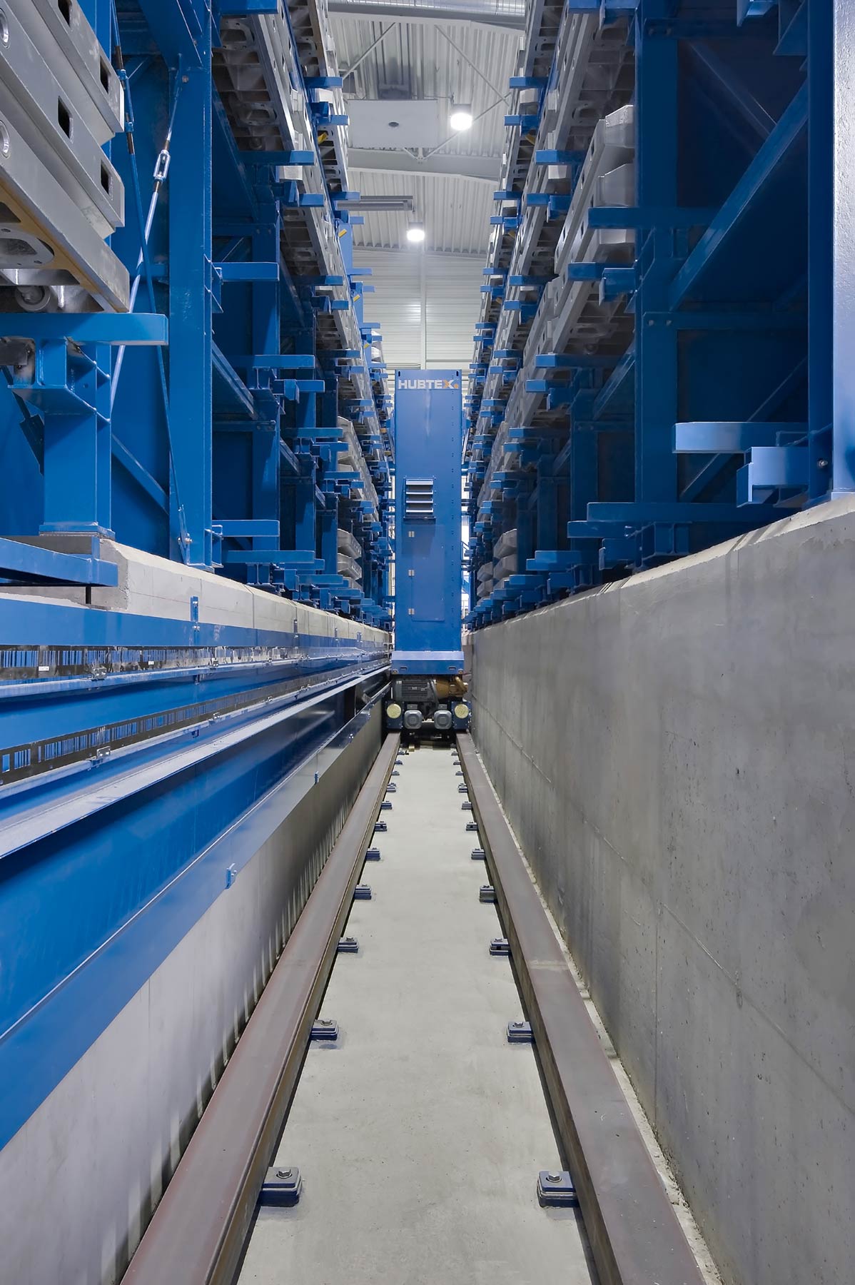 Errichtung eines Anlagenkellers in einer bestehenden Halle für eine Edelstahlgießanlage