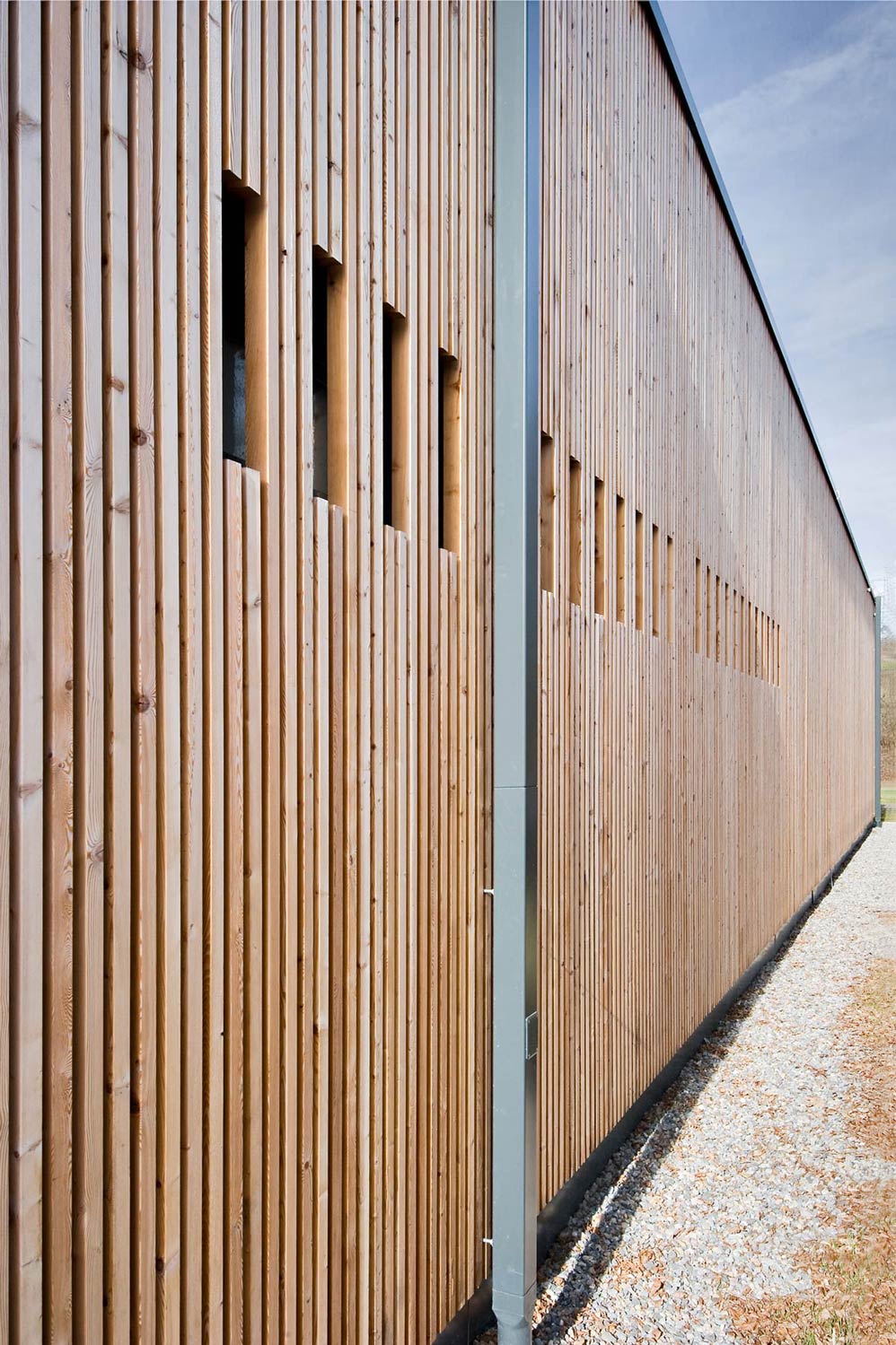 Sport- und Gymnastikhalle Herdecke Außenfassade Holzverkleidung