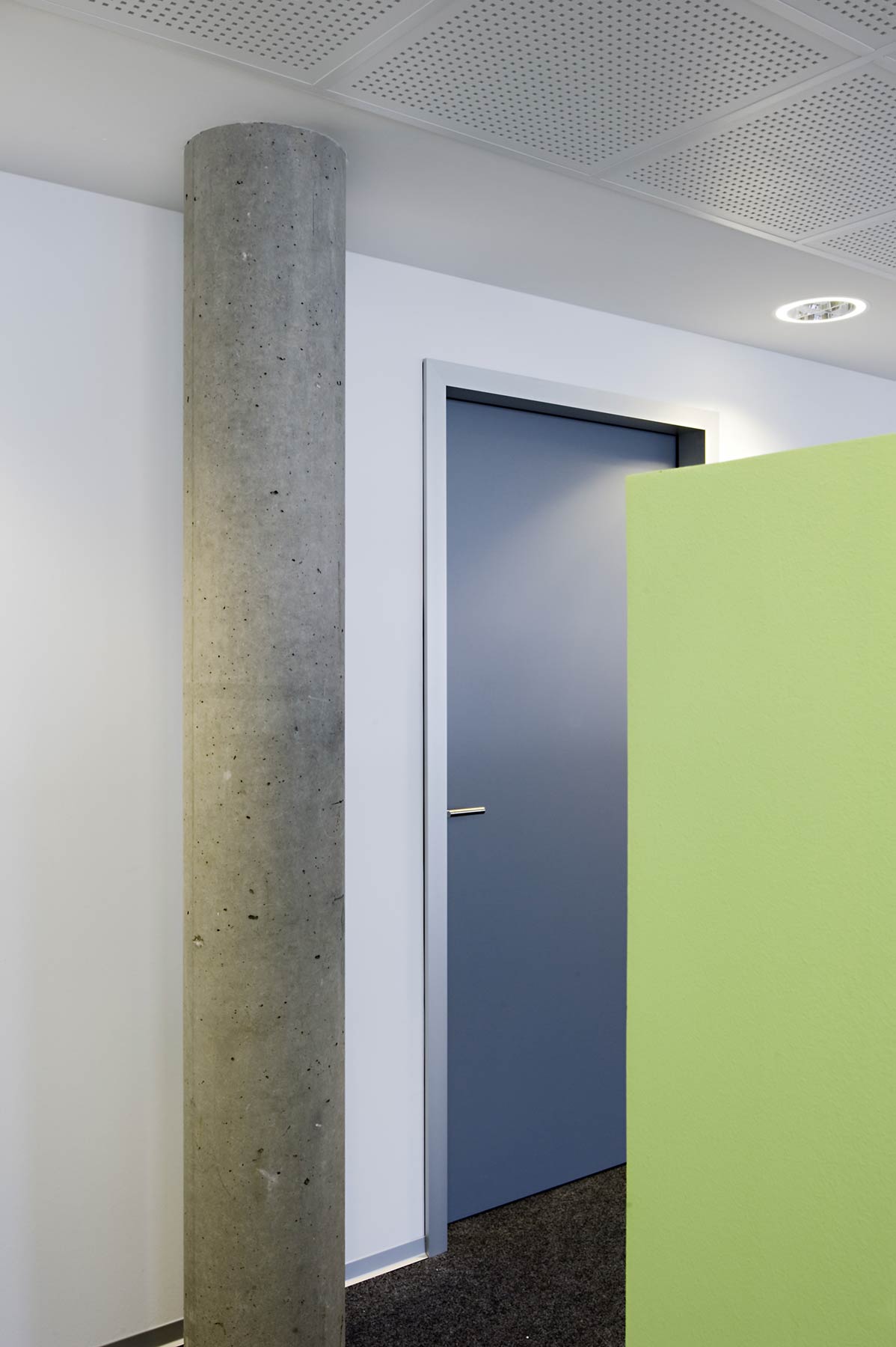 Modernisierung Hauptverwaltungsetage Bleistahl Säule Großraumbüro