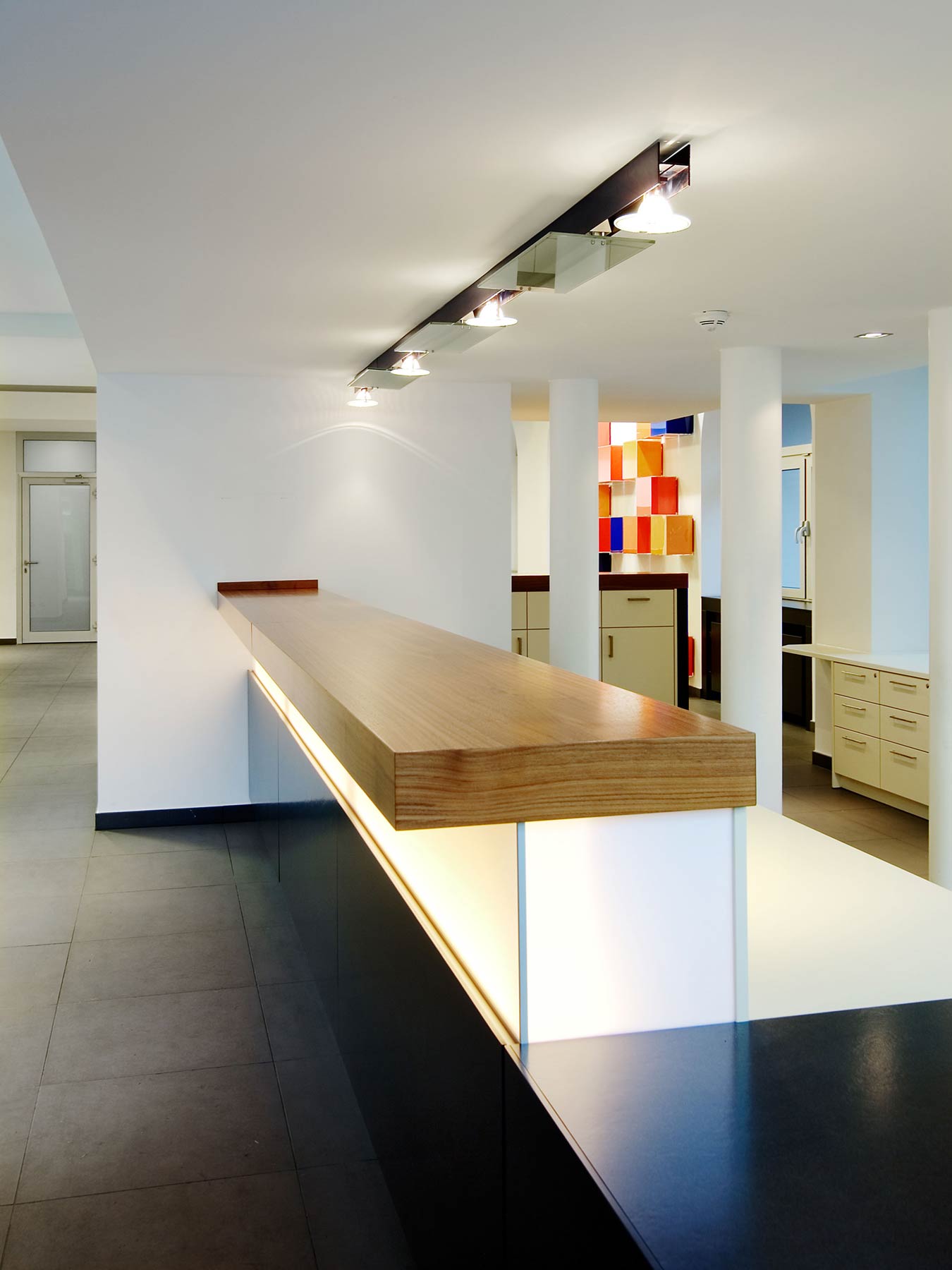 Sanierung Hauptverwaltungsgebäude Dörken Empfangsthresen