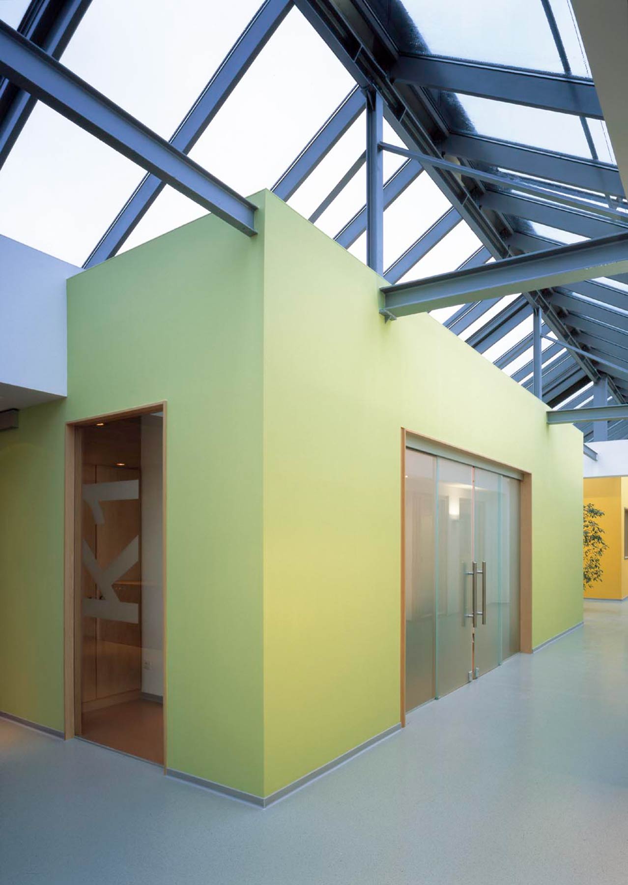 Sanierung einer Labor- und Büroetage Dörken Flur