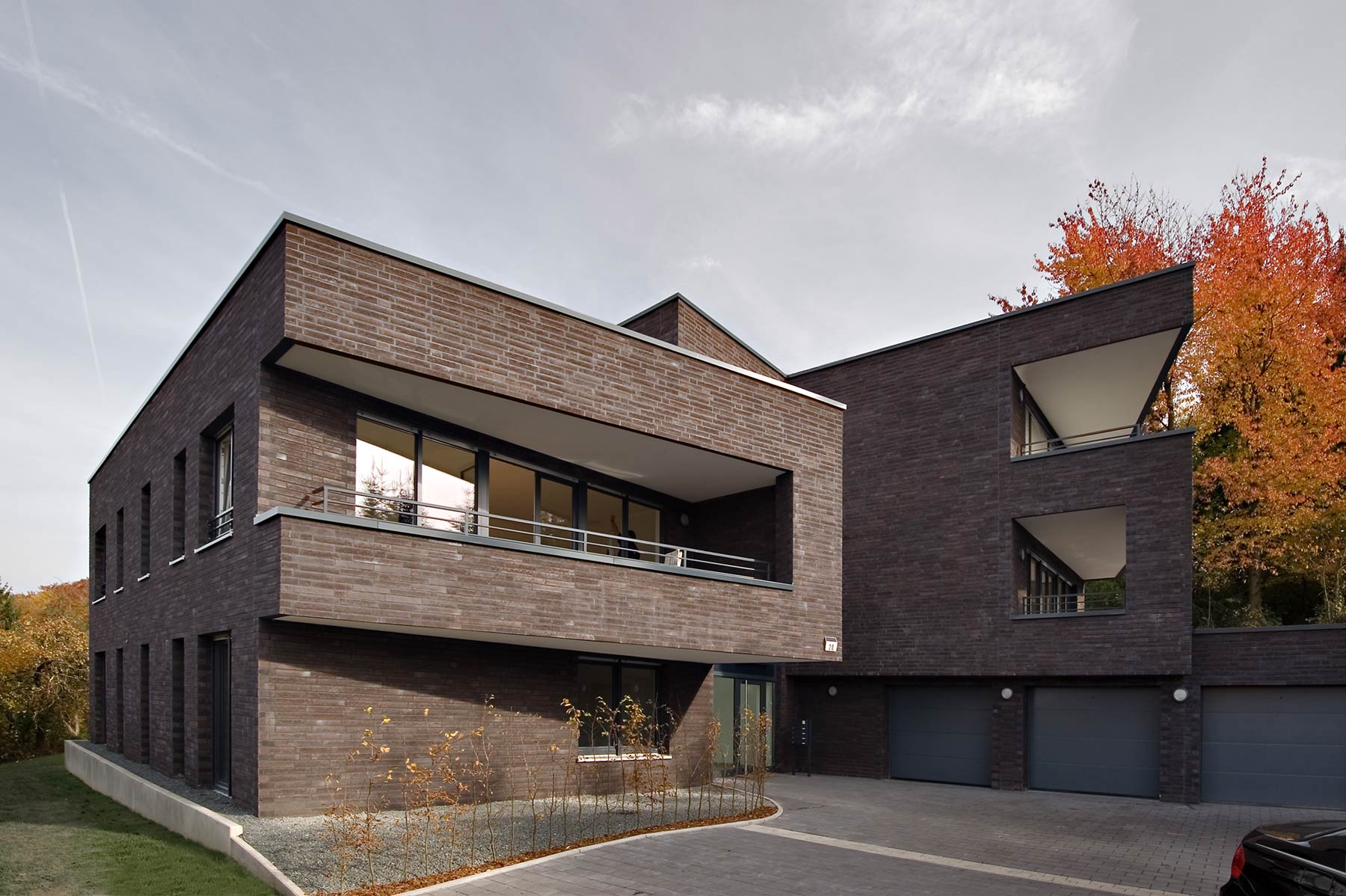 Neubau 4-Familienhaus Witten Außenansicht Eingangsbereich Garagen