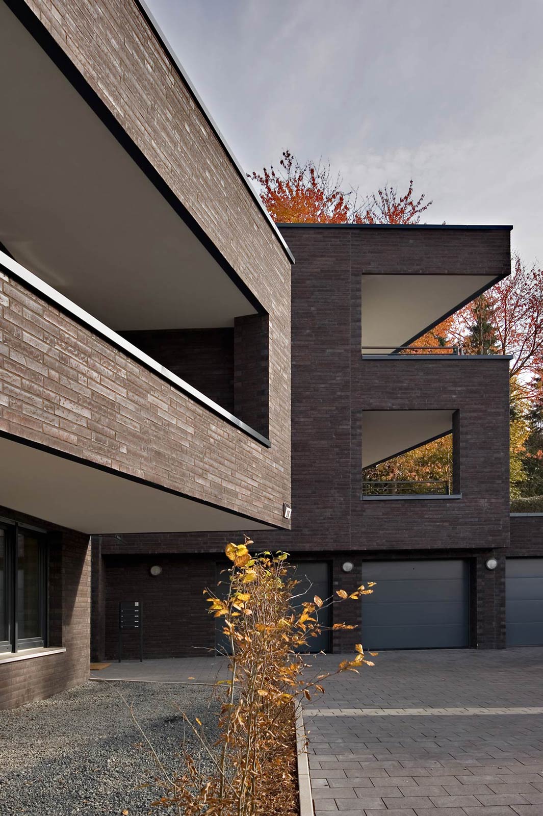 Neubau 4-Familienhaus Witten Außenansicht Eingangsbereich Garagen