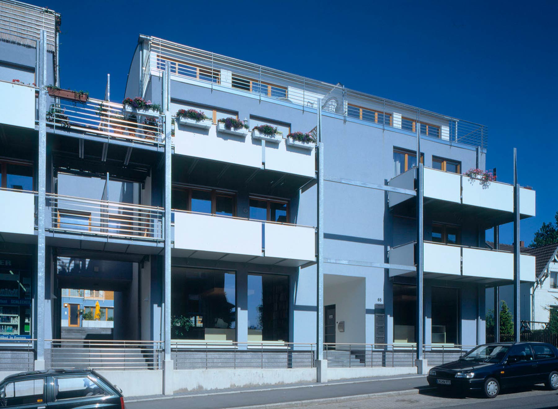 Wohnanlage mit Ladenlokalen und Tiefgarage Witten Straßenanischt Balkone