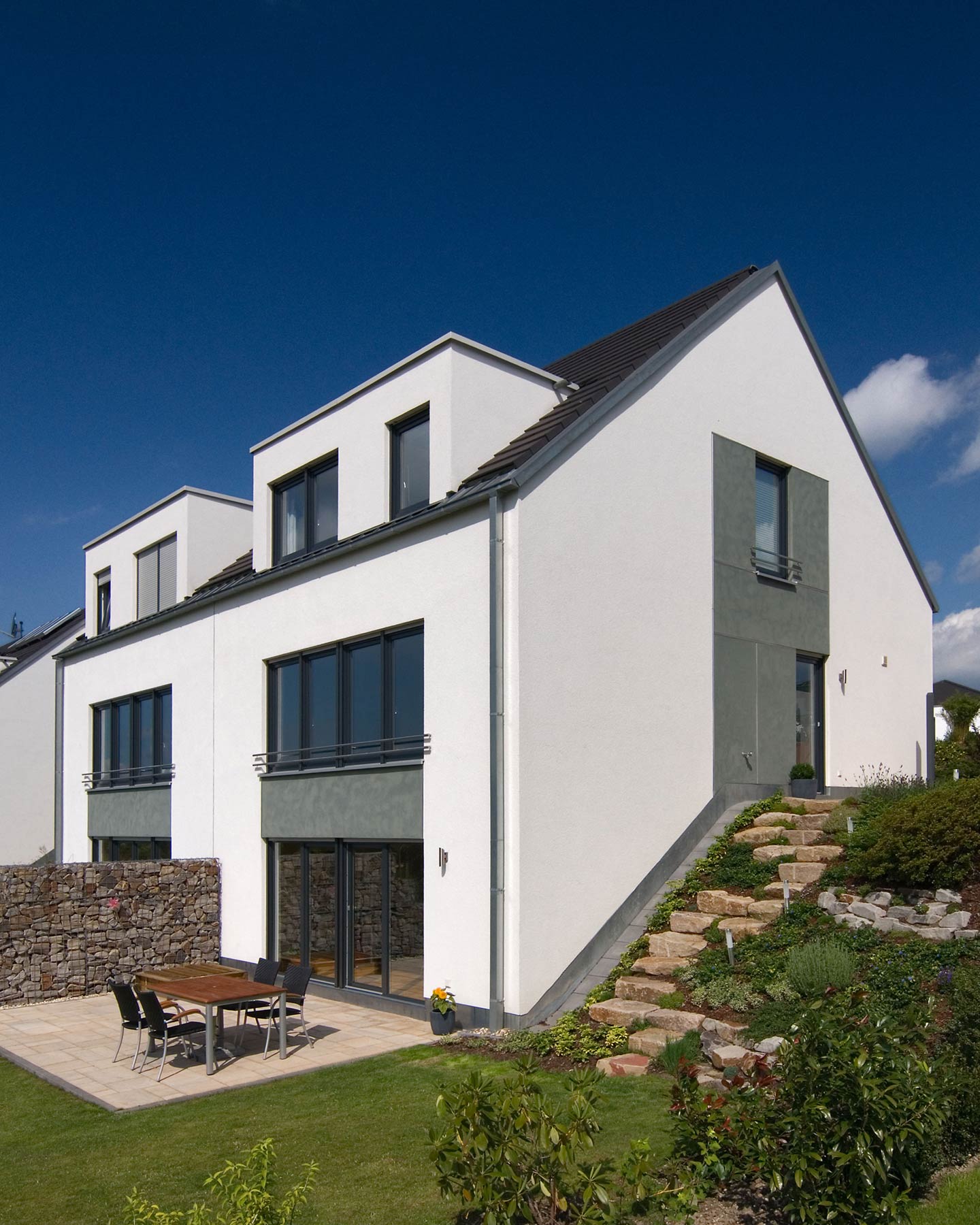 Wohnsiedlung 14 Einfamilienhäuser Witten Rückseite Terrasse Garten