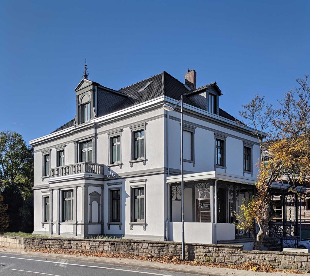 Büro Villa Außenansicht Straßenansicht